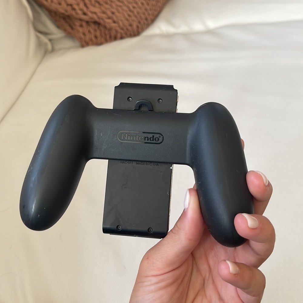 Nintendo switch hand controller - Picture 3 of 3